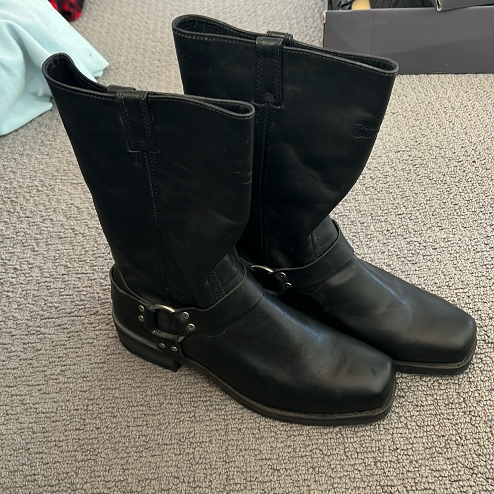 Like new never worn Harley Davidson black leather motorcycle boots size 13.